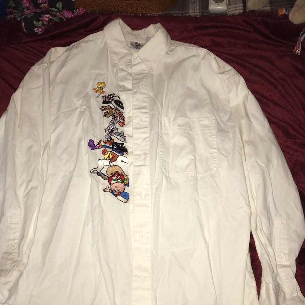 White “men’s” shirt. But could also be a women’s